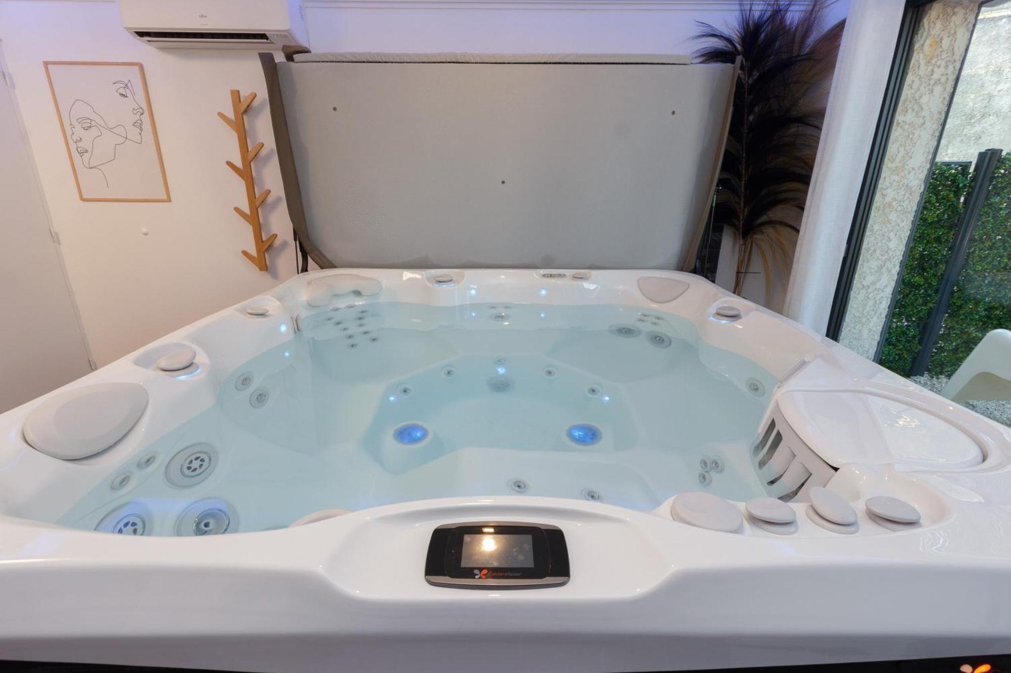 Casa Amor & Spa, Appartement Suite Jacuzzi & Piscine Chauffee Montfort-sur-Argens Exterior photo